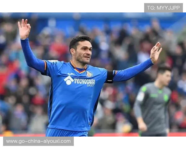 佩雷斯尾速优势明显完成直道超越