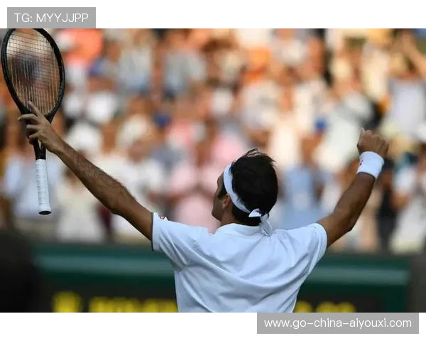 费德勒亮相慈善赛!球迷泪崩:传奇回来了